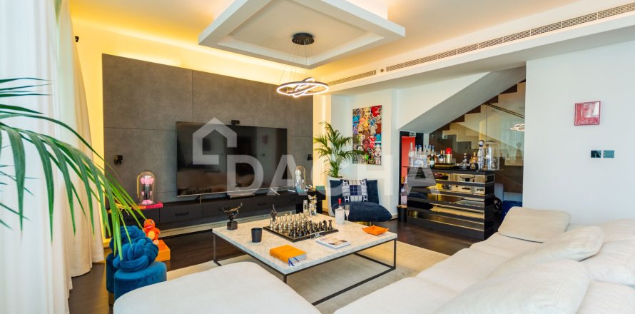 Квартира с 3 спальнями в The Torch, ОАЭ №155834