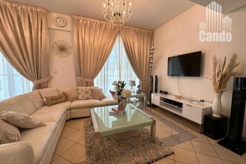Apartment de 1 dormitorio en Golf Towers, UAE No. 88189 3