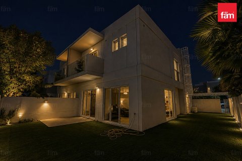 3 bedrooms Townhouse in Dubai, UAE No. 198559 3