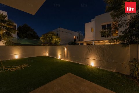 3 bedrooms Townhouse in Dubai, UAE No. 198559 4