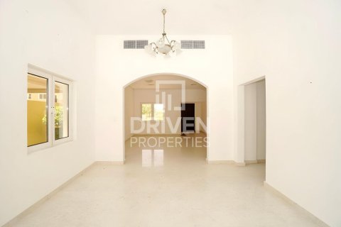 Вилла с 5 спальнями в Hacienda, ОАЭ №85182 3