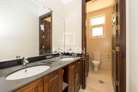 Вилла с 5 спальнями в Hacienda, ОАЭ №85182 9
