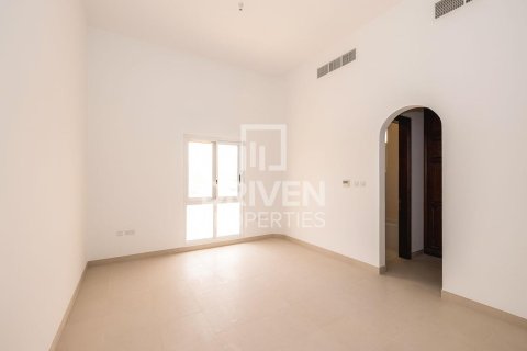 Вилла с 5 спальнями в Hacienda, ОАЭ №85182 4
