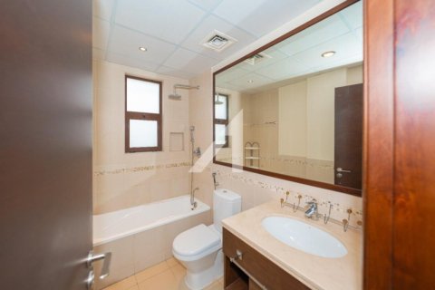 3 غرف نوم فيلا  رقم 124809 12