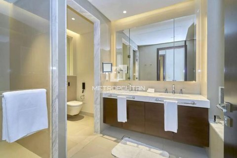 Квартира с 2 спальнями в The Address Residence Fountain Views, ОАЭ №30331 11