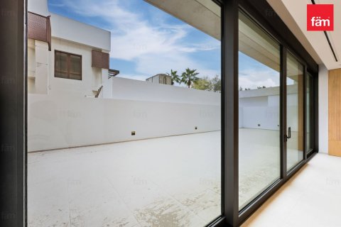 3 bedrooms Apartment in Dubai, UAE No. 145332 10