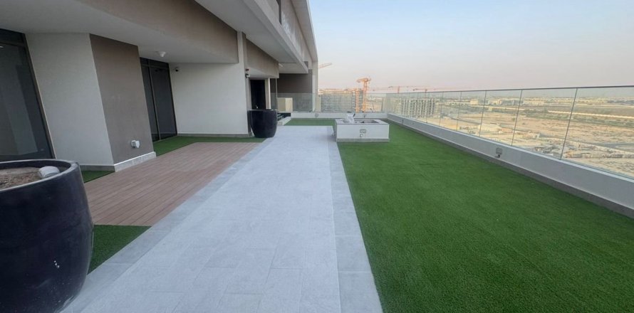 2 bedrooms Apartment in Dubai Studio City, UAE No. 101171