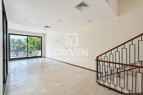 Villa de 4 dormitorios en District 13, UAE No. 204778 7