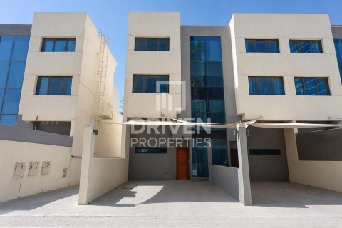 Villa de 4 dormitorios en District 13, UAE No. 204778 28