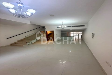3 bedrooms Villa in District 15, UAE No. 186077 4
