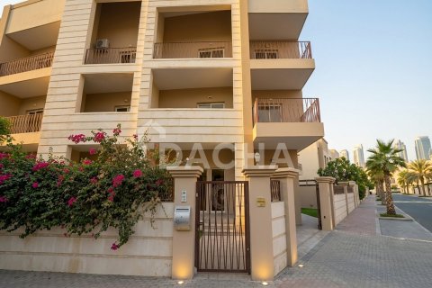 3 bedrooms Villa in District 15, UAE No. 186077 16