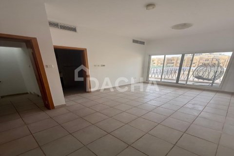 3 bedrooms Villa in District 15, UAE No. 186077 9