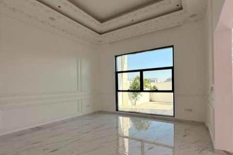 Вилла с 5 спальнями в Nad Al Sheba 1, ОАЭ №162580 6