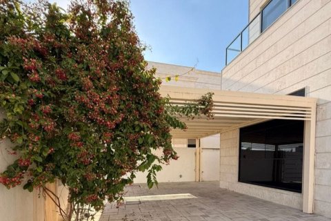 Вилла с 5 спальнями в Nad Al Sheba 1, ОАЭ №162580 4