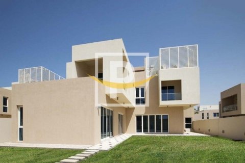 Villa de 4 dormitorios en Dubai Waterfront, UAE No. 5885 1