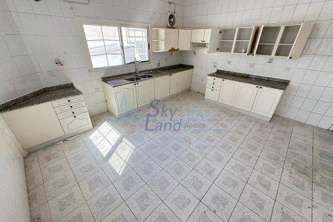 4 bedrooms Villa in Umm Suqeim, UAE No. 145038 25