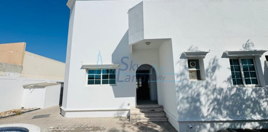 4 bedrooms Villa in Umm Suqeim, UAE No. 145038