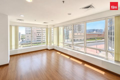 90.4m² Office in Dubai, UAE No. 199351