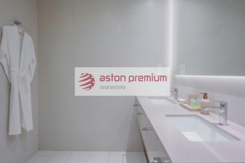 Квартира с 2 спальнями в Джумейра Бич Резиденс, ОАЭ №132489 4