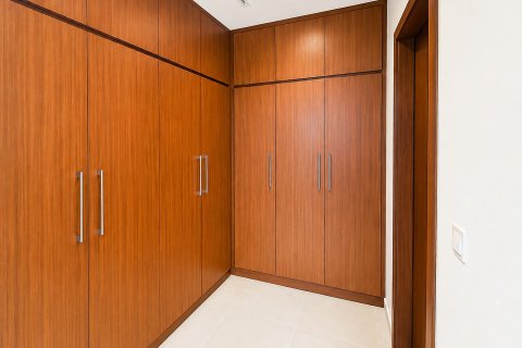Apartment de 2 dormitorios en The Hills, UAE No. 202926 6