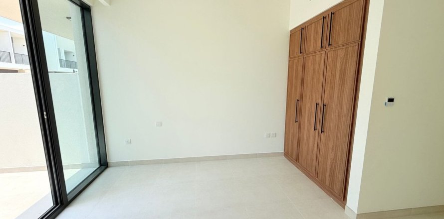 Villa de 4 dormitorios en Town Square, UAE No. 154474