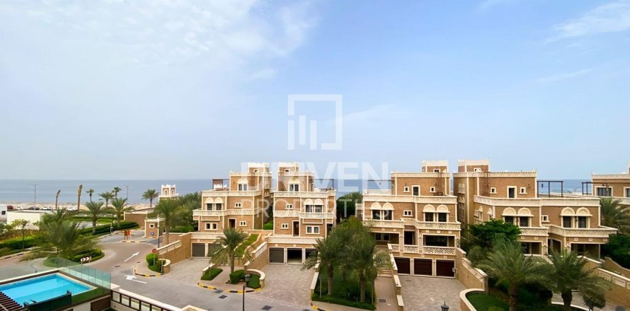 2 bedrooms Apartment in The Crescent, UAE No. 188467