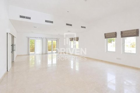 Villa de 5 dormitorios en The Villa, UAE No. 188469 3