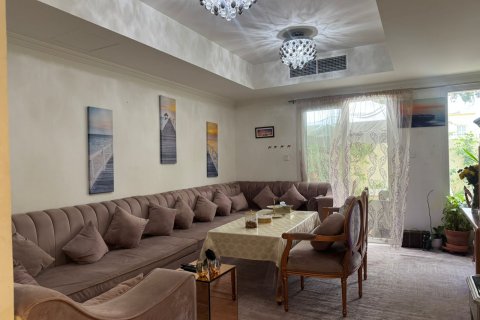 2 bedrooms Villa in Dubai, UAE No. 149666 10