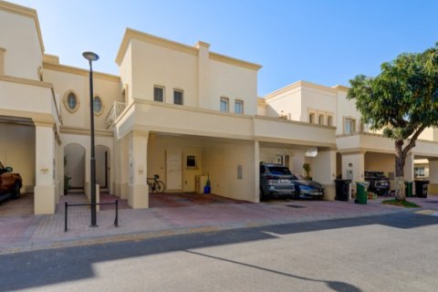 2 bedrooms Villa in Dubai, UAE No. 149666