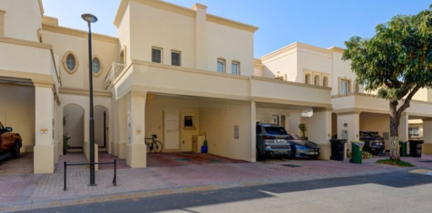2 bedrooms Villa in Dubai, UAE No. 149666