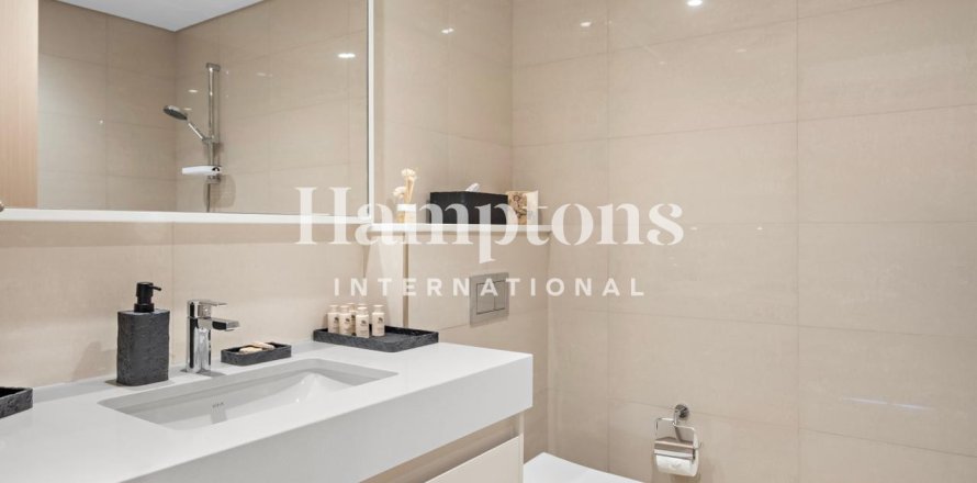 Квартира с 2 спальнями в Burj Royale, ОАЭ №145802