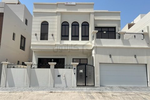 Villa de 5 dormitorios en Bani Jamra, Bahrain No. 105448 1