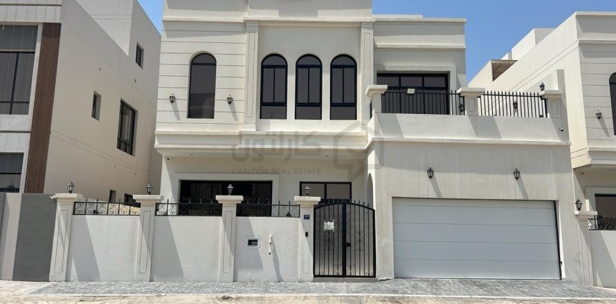 Villa de 5 dormitorios en Bani Jamra, Bahrain No. 105448