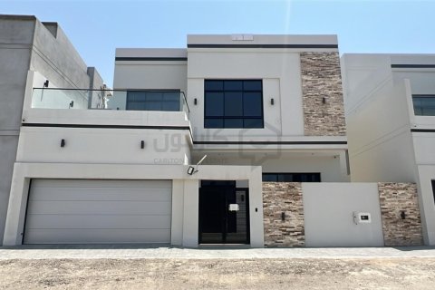 Villa de 5 dormitorios en Bani Jamra, Bahrain No. 105449 1