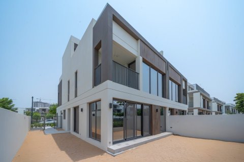 Villa de 4 dormitorios en Aura, UAE No. 143095 6