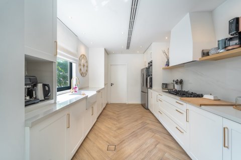 5 bedrooms Villa in Dubai, UAE No. 151142 4