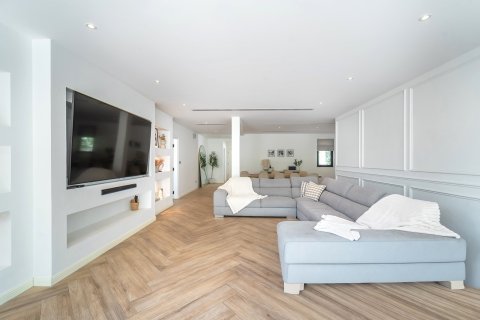 5 bedrooms Villa in Dubai, UAE No. 151142 15