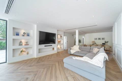 5 bedrooms Villa in Dubai, UAE No. 151142