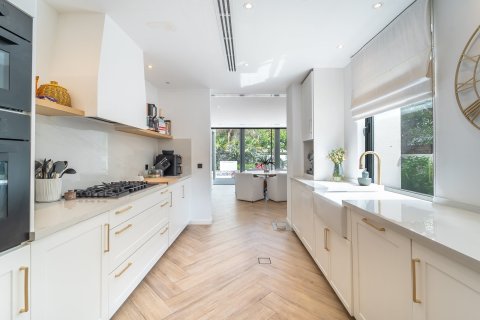 5 bedrooms Villa in Dubai, UAE No. 151142 5