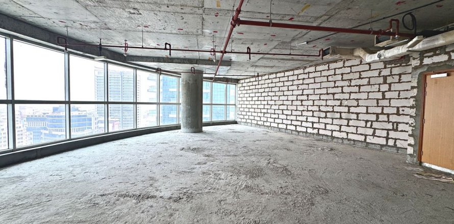 161.2m² Office in Dubai, UAE No. 200179
