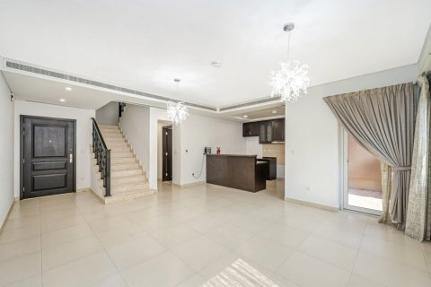 Townhouse de 3 dormitorios en Bella Casa, UAE No. 167545 3
