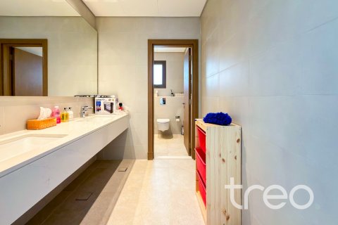 6 bedrooms Villa in District One, UAE No. 187970 18