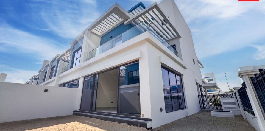 5 bedrooms Townhouse in Dubai, UAE No. 137266