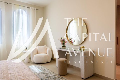 Вилла с 4 спальнями в Халифа-Сити, ОАЭ №136975 12