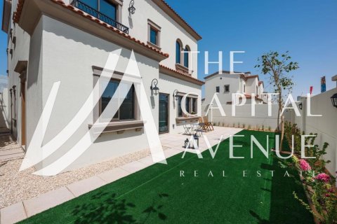 Вилла с 4 спальнями в Халифа-Сити, ОАЭ №136975