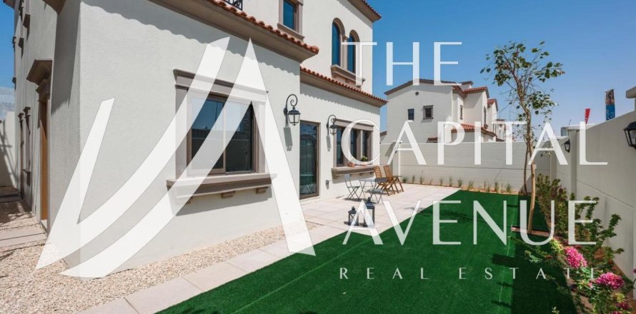 Вилла с 4 спальнями в Халифа-Сити, ОАЭ №136975