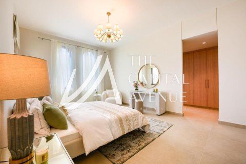 Вилла с 4 спальнями в Халифа-Сити, ОАЭ №136975 10