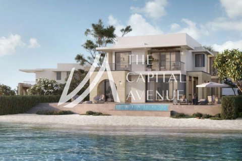 7 bedrooms Villa in Abu Dhabi, UAE No. 136969 3