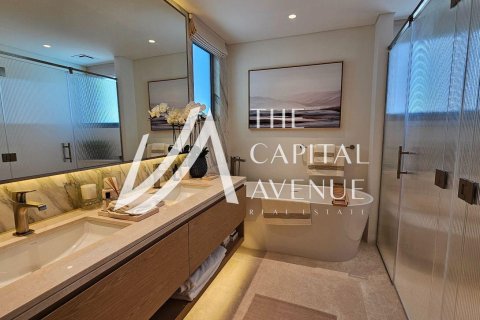 7 bedrooms Villa in Abu Dhabi, UAE No. 136969 11