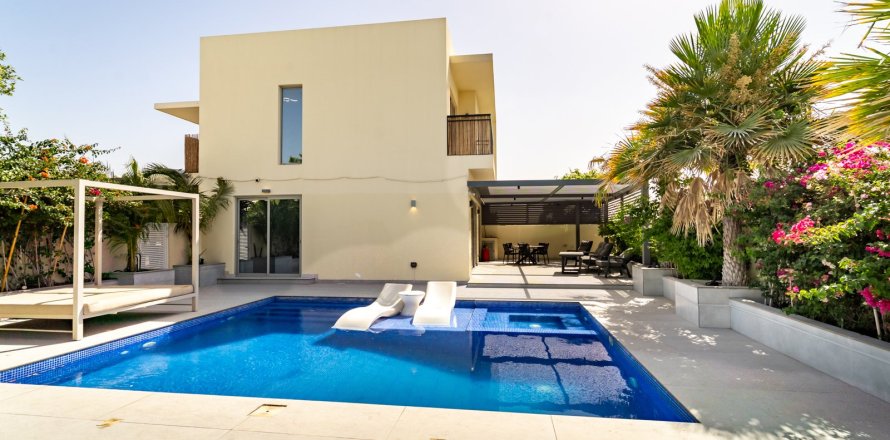 Townhouse de 4 chambres à Dubai, UAE No. 161085